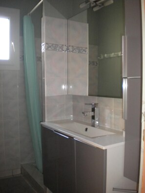 Shower, toilet paper - independent villa tt comfort on closed and sported has St Augustine (Saint-Augustin)