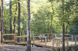 Outdoor dining - River View Hideaway on the Little Missouri River (Murfreesboro)