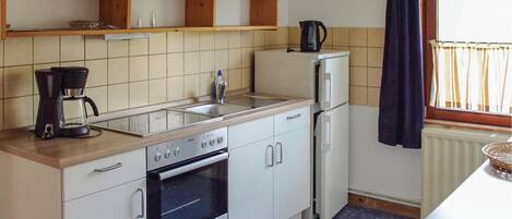 Fridge, stovetop, coffee/tea maker