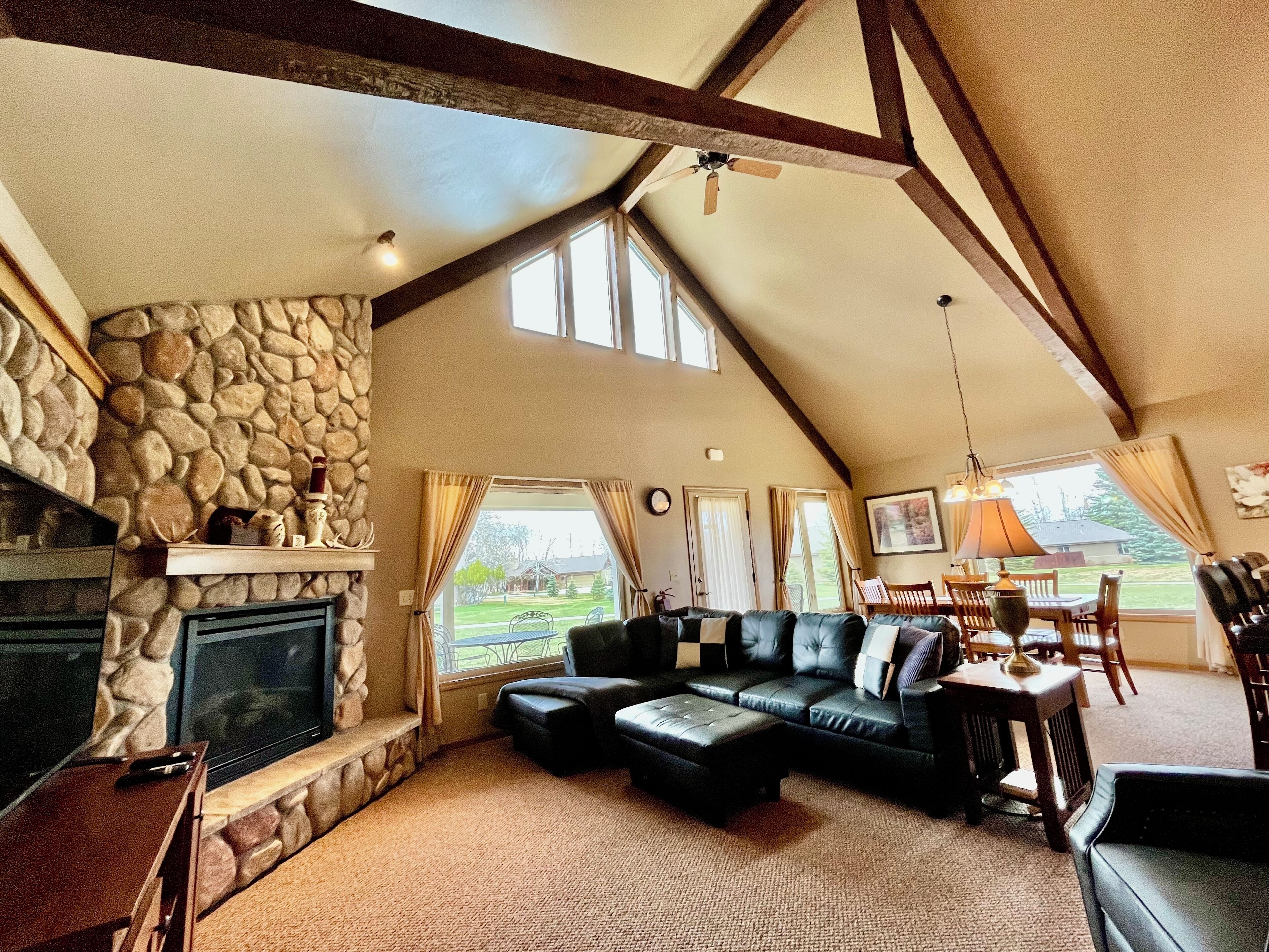 Golf Course Condo - Spacious 3 Bed, 3 Bath  Condo With Hot Tub, Sauna, & Pool - Red Lodge, MT