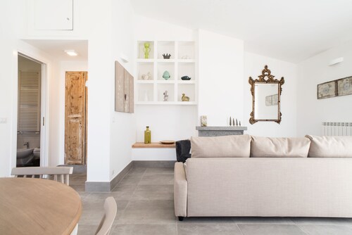 Rural et concevoir un chalet tout à fait dans un espace vert avec une piscine