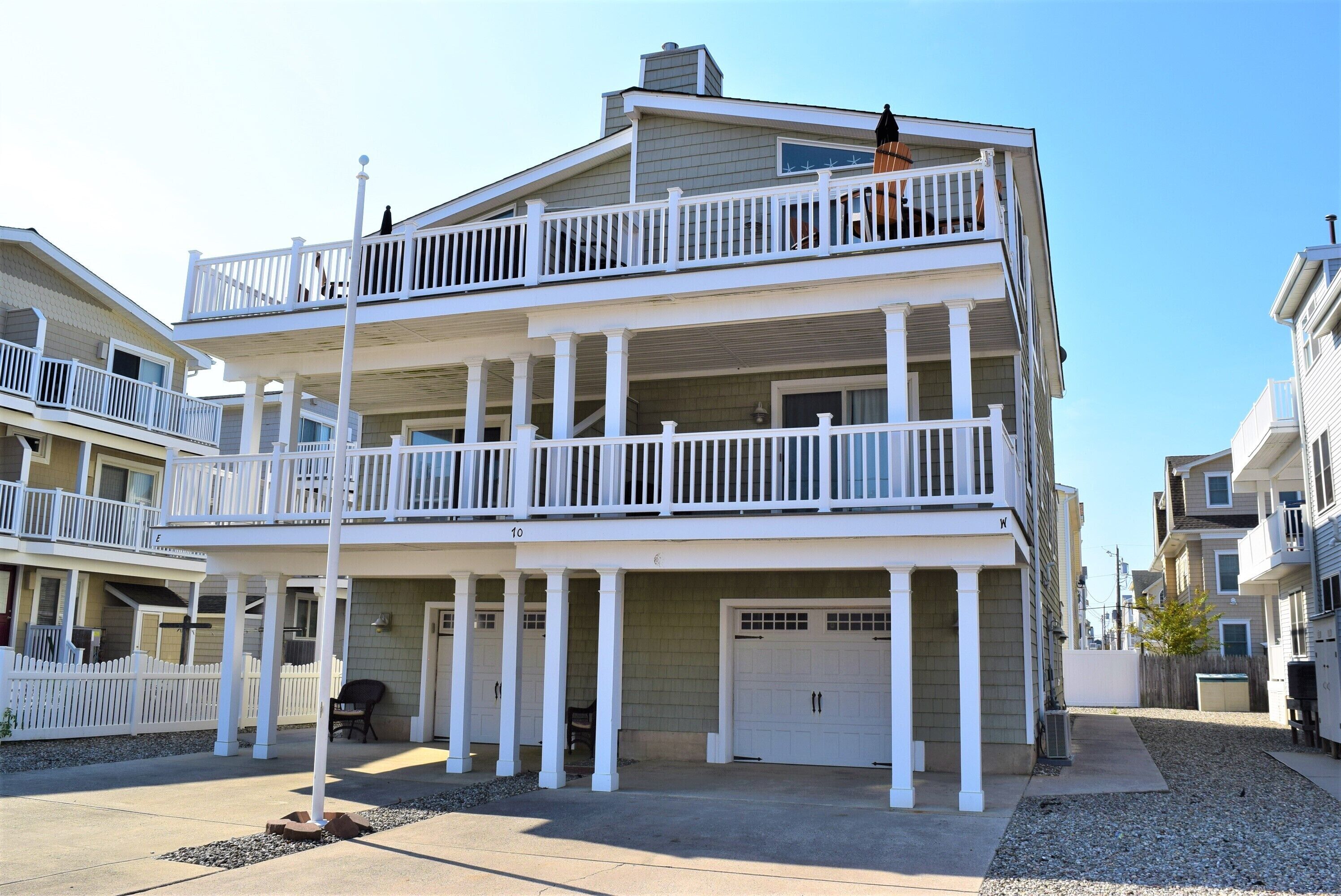 Beach block townhouse, 3rd building from the beach. Ground level is the garage.