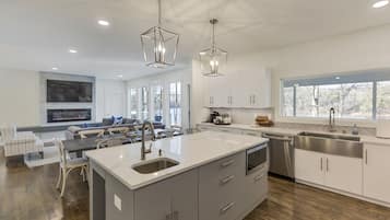 雪櫃、微波爐、焗爐、爐具