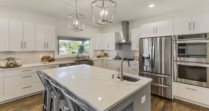 Perfect Lake Hartwell Getaway - Gorgeous Lake Views!