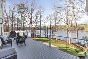 Terrace/patio - Perfect Lake Hartwell Getaway - Gorgeous Lake Views! (Seneca)