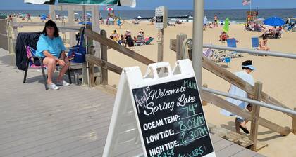 5-bedroom vacation home just 2.5 blocks to the beach