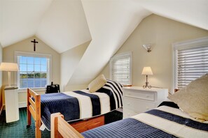 5 bedrooms, desk, iron/ironing board, free WiFi