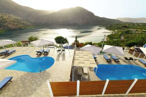 حمّام سباحة خارجي