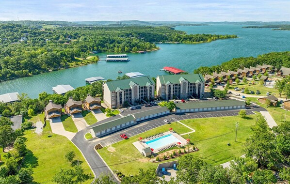 Exterior - Spectacular 3 Bedroom Lakefront Condo (Branson)