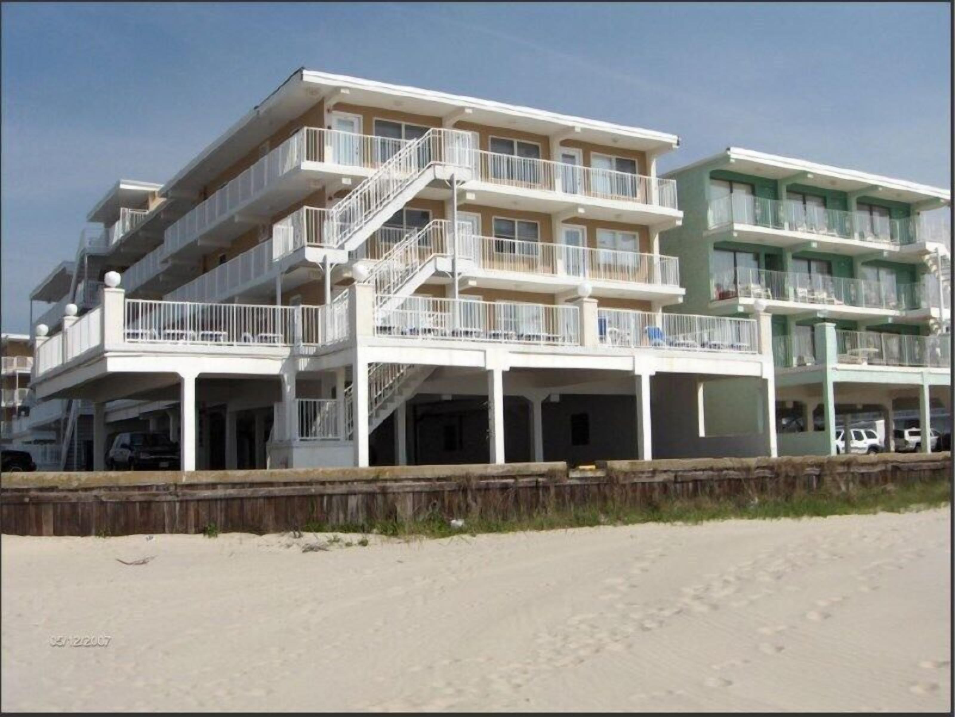 THE BEACH OR THE POOL? YOU CAN HAVE BOTH! The desirable BEACHFRONT Summer Sands Condo