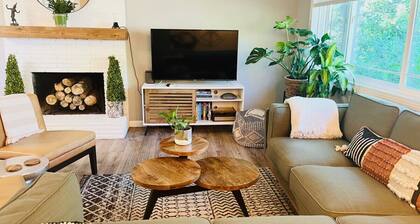 Eugene · Stylish Comfort | Quiet SE Area | Walk to Trails