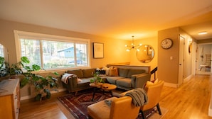 Unclassified image, 4 of 38, button - Easy Eugene Stay w/ Yard, Space & Private Primary (Eugene)