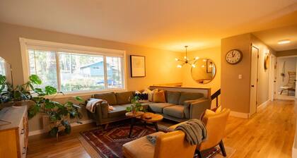 Easy Eugene Stay w/ Yard, Space & Private Primary