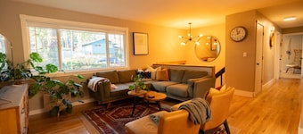 Easy Eugene Stay w/ Yard, Space & Private Primary