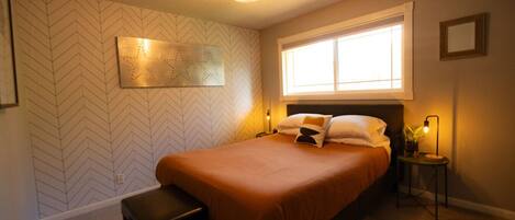 4 Schlafzimmer, Betten mit Memory-Foam-Matratzen, Schreibtisch
