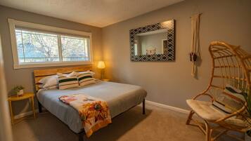4 Schlafzimmer, Betten mit Memory-Foam-Matratzen, Schreibtisch