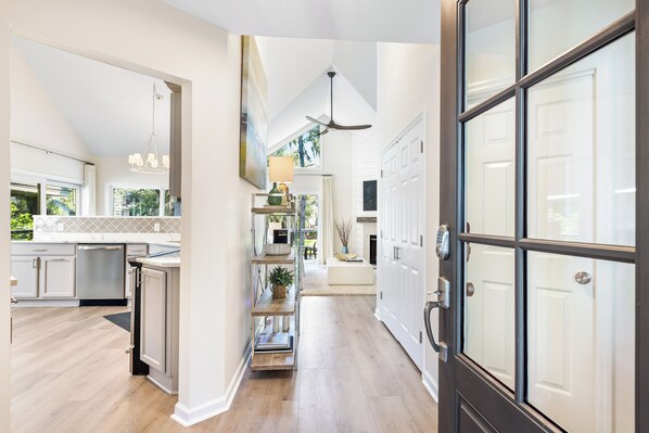 Interior - 21 Shell Ring: BESTNEST by Beverly Serral Vacation Rentals (Hilton Head Island)