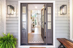 Interior - 21 Shell Ring: BESTNEST by Beverly Serral Vacation Rentals (Hilton Head Island)