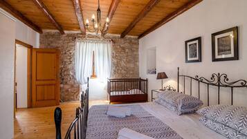 2 habitaciones, tabla de planchar con plancha, wifi y ropa de cama