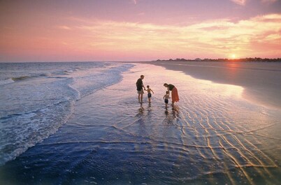 Beach House-POOL Access-0.4 Miles from the Ocean 
STR25-000614