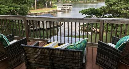 Rentouttava Lake Gaston Getaway (kaksi erillistä asuintilaa; vuodepaikkoja 9)