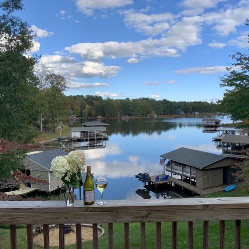 Entspannender Kurzurlaub am Lake Gaston (zwei separate Wohnbereiche für 9 Personen)