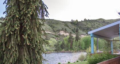 Riverfront Home in Beautiful Orchard