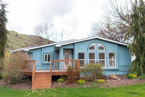 Exterior - Riverfront Home in Beautiful Orchard (Cashmere)