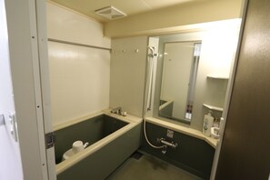 Separate tub and shower, deep soaking tub, free toiletries, hair dryer