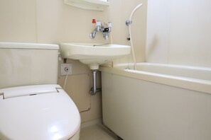 Economy Apartment | Bathroom | Separate tub and shower, deep soaking tub, free toiletries, hair dryer - Residence Osaka Nipponbashi (Osaka)