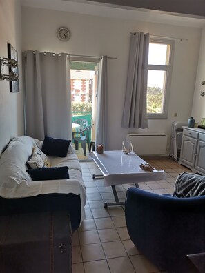TV - Beautiful T3 apartment by the ocean (Soulac-sur-Mer)