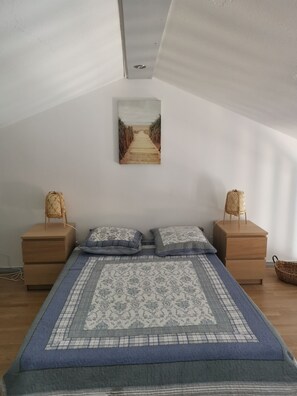 2 bedrooms, iron/ironing board, free WiFi