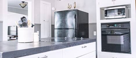 Batterie de cuisine, vaisselle et ustensiles