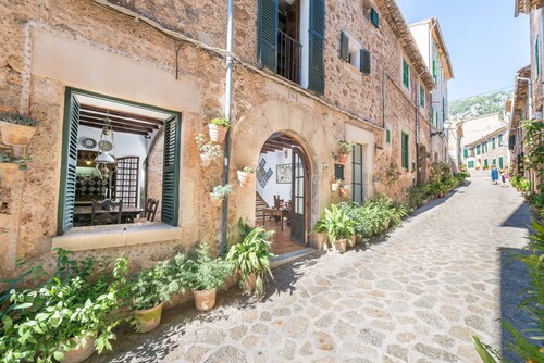 CA HADO XUCLA - Villa with private pool in Valldemossa. Free WiFi