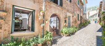 CA HADO XUCLA - Villa with private pool in Valldemossa. Free WiFi