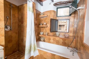 Combined shower/bathtub, hair dryer, towels - CA HADO XUCLA - Villa with private pool in Valldemossa. Free WiFi (Valldemossa)