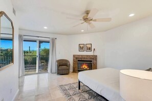 5 bedrooms, desk, iron/ironing board, travel cot - Arnoldo, 5 Bedroom 4 full baths, pool, hot tub, views (Catalina Foothills)