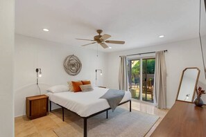 5 bedrooms, desk, iron/ironing board, travel crib