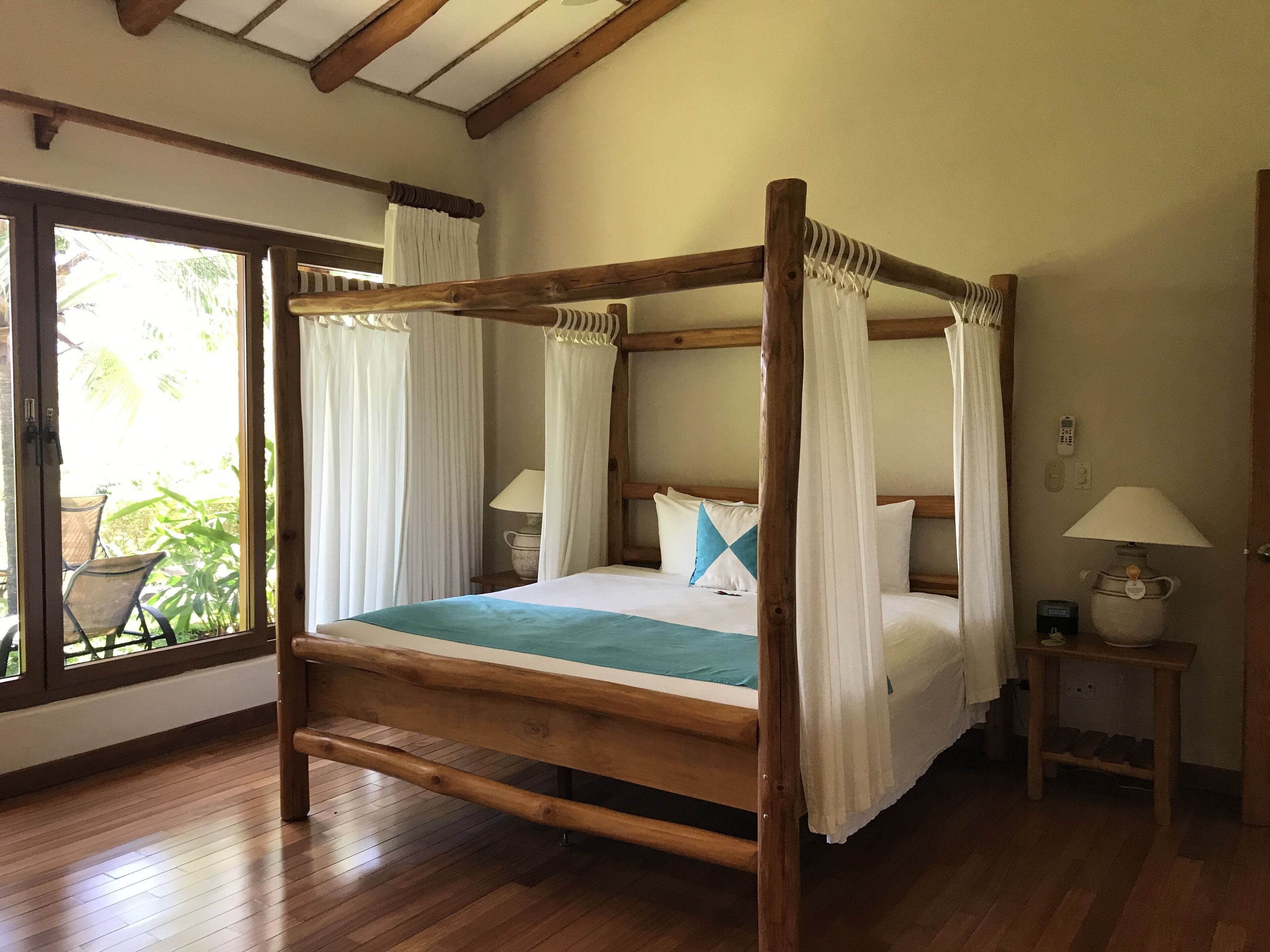 2 makuuhuonetta, tallelokero huoneessa, Wi-Fi, vuodevaatteet