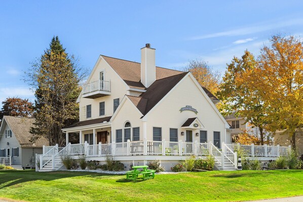 Exterior - York Beach Getaway (Razzle Dazzle House) (York)