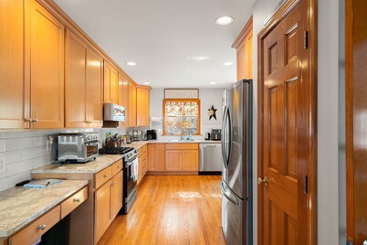 York Beach Getaway (Razzle Dazzle House)