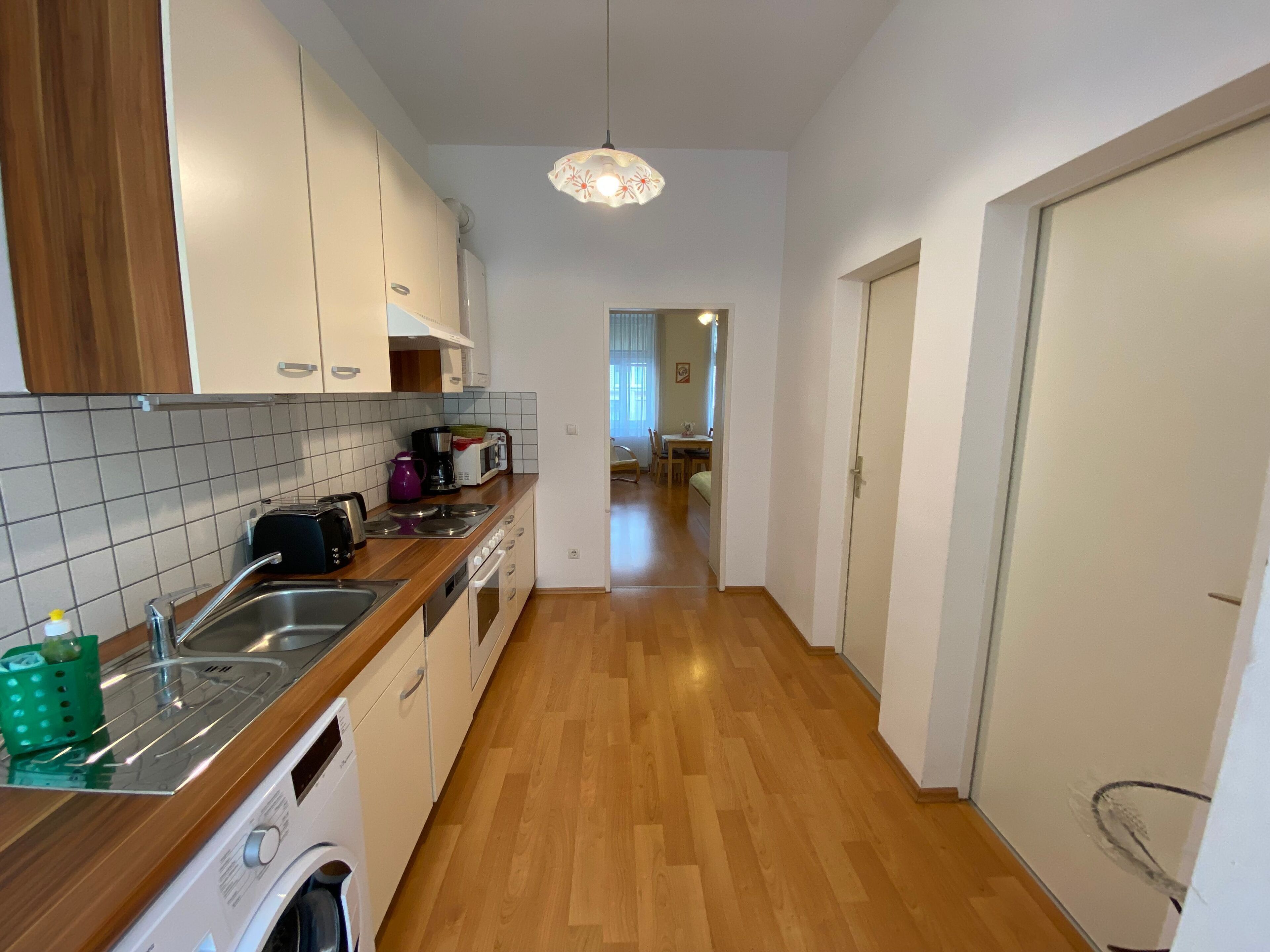 Kühlschrank, Mikrowelle, Ofen, Geschirrspüler