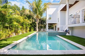 A heated pool - Luxury Home with Pool and Spa! 4 Minutes to the Beach! - Feelin' Beachy (Holmes Beach)