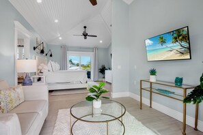 4 bedrooms, iron/ironing board, free WiFi, bed sheets - Luxury Home with Pool and Spa! 4 Minutes to the Beach! - Feelin' Beachy (Holmes Beach)