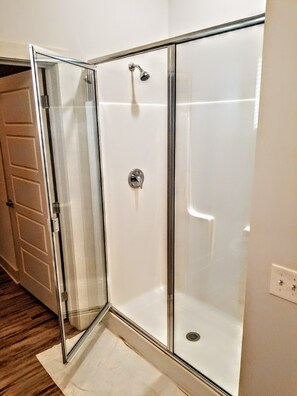 SĂšche-cheveux, serviettes fournies, savon, papier toilette
