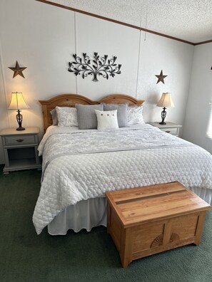 3 bedrooms, desk, iron/ironing board, travel cot