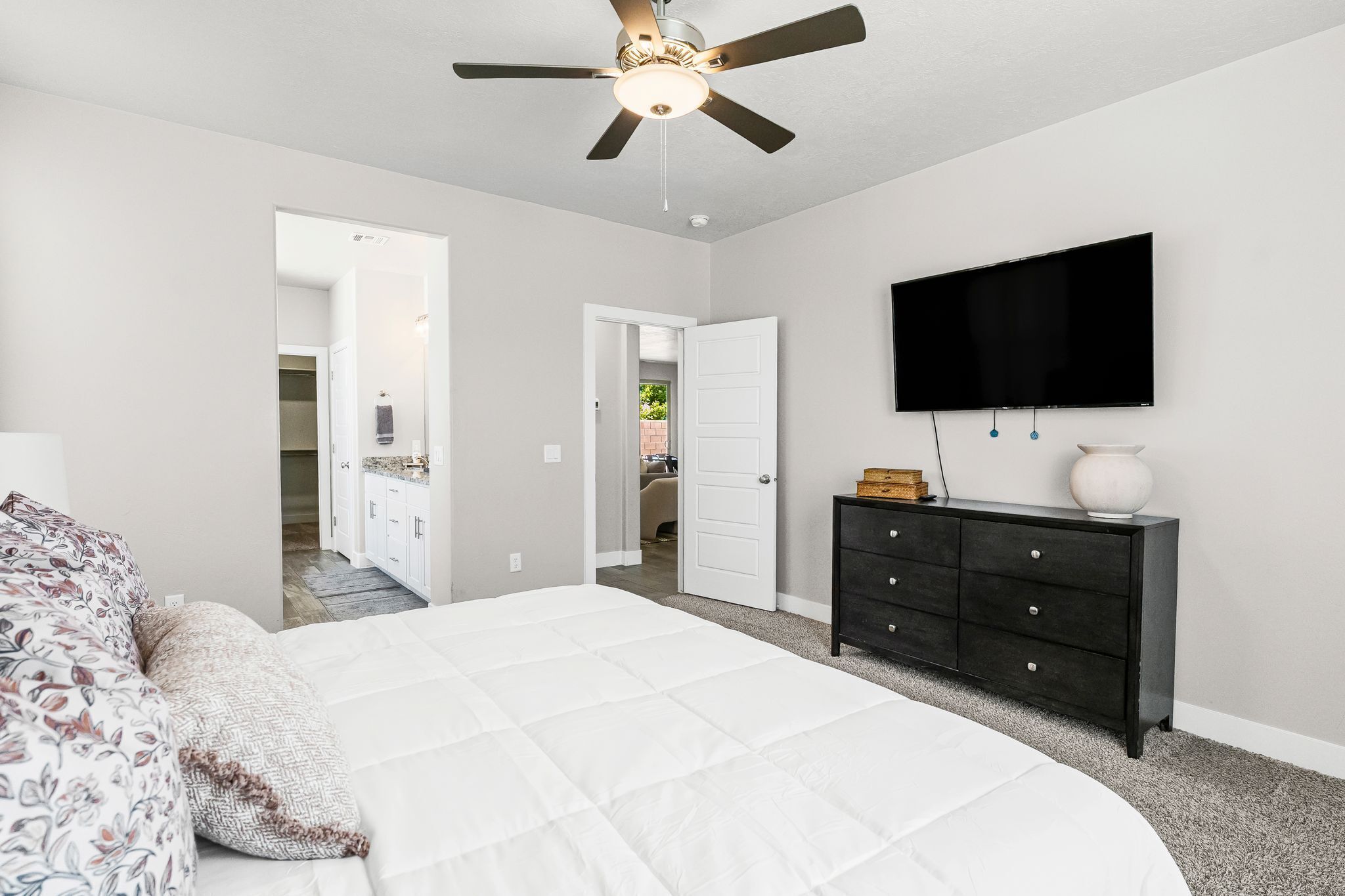 7 habitaciones, tabla de planchar con plancha, cuna de viaje y wifi 