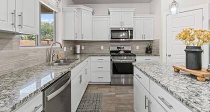 New 7 bed 5bath house w/ putting green, community pool/hot tub, backs up to park