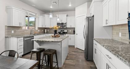 Brandneues 7-Bett-5-Badehaus mit Pool / Tischtennisplatte und Rücken zum Park