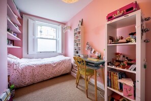 7 slaapkamers, een strijkplank/strijkijzer, wifi, beddengoed